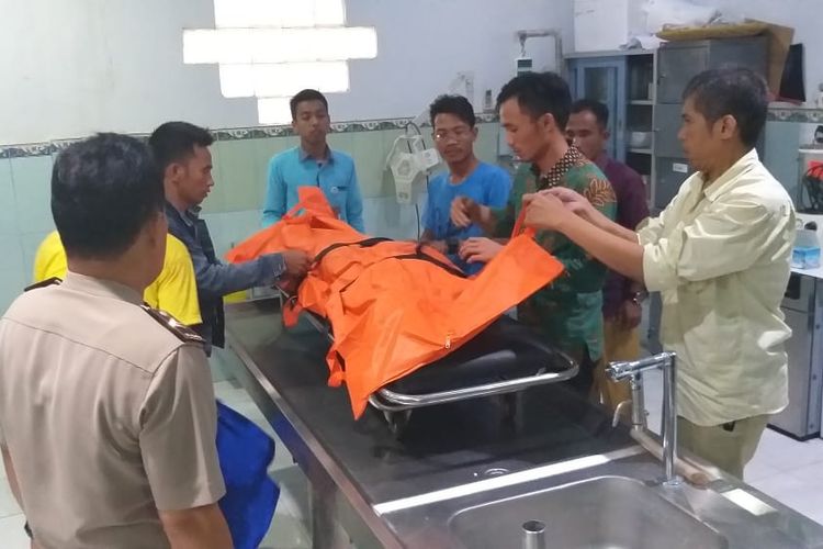 Jenazah Melindawati Zidemi (24) Vikaris atau calon Pendeta yang ditemukan tewas tanpa busana di Kabupaten OKI, ketika berada di ruang jenazah Rumah Sakit (RS) Bhayangkara Palembang, Sumatera Selatan, Selasa (26/3/2019).