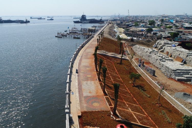 Progres pembangunan proyek Paket 2 Tahap II Tanggul Pengaman Pantai DKI Jakarta,