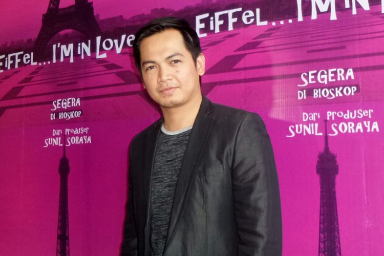 Artis peran Tommy Kurniawan ditemui usai jumpa pers Eiffel..Im In Love 2 di kantor Soraya Intercine Films, Menteng, Jakarta Pusat, Jumat (14/9/2017).