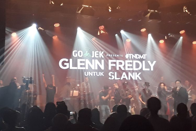 Cuplikan konser #TNDMT Glenn Fredly untuk Slank yang diselenggarakan di Gandaria City Hall, Jakarta Selatan, Sabtu (30/9/2017).