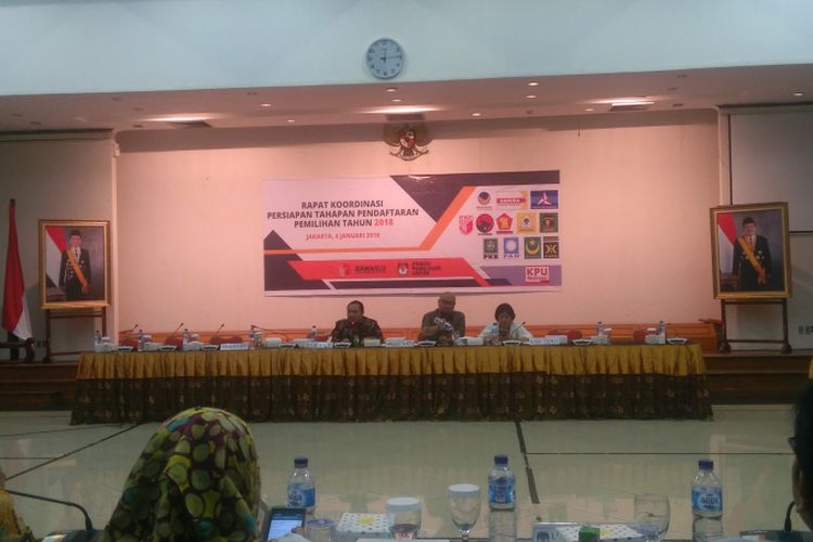 Komisi Pemilihan Umum RI (KPU) menggelar Rapat Koordinasi Pelaksanaan Tahapan Pendaftaran Bakal Pasangan Calon Pilkada 2018, di Gedung KPU Pusat, Jakarta, Kamis (4/1/2018).