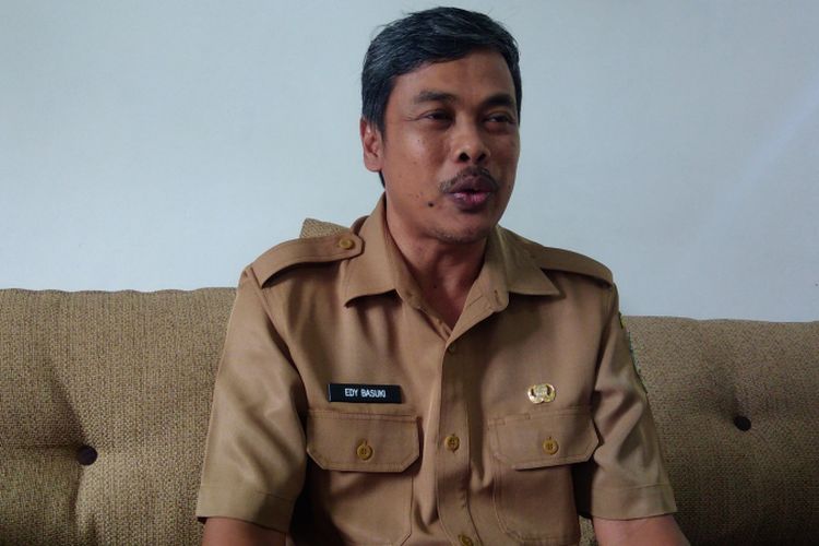 Kepala Pelaksana BPBD kabupaten Gunungkidul Edy Basuki mengakui kekeringan meluas di 54 desa di Gunungkidul, Kamis (28/6/2018). 