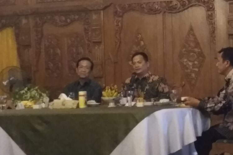 Gubernur Daerah Istimewa Yogyakarta Sri Sultan Hamengkubuwono X bersama Dirut PNM Arief Mulyadi di kantor Gubernur DIY, Rabu (8/8/3018) malam.