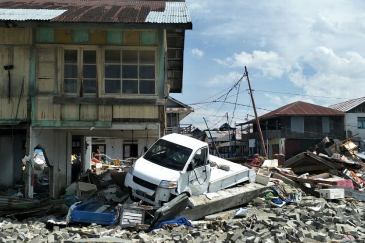 Dampak kerusakan akibat gempa Donggala dan tsunami Palu, Sulawesi Tengah, pada Jumat (28/9/2018), di Pelabuhan Wani 2, Kecamatan Tanatopea, Kabupaten Donggala, Sulawesi Tengah, Selasa (2/10/2018).