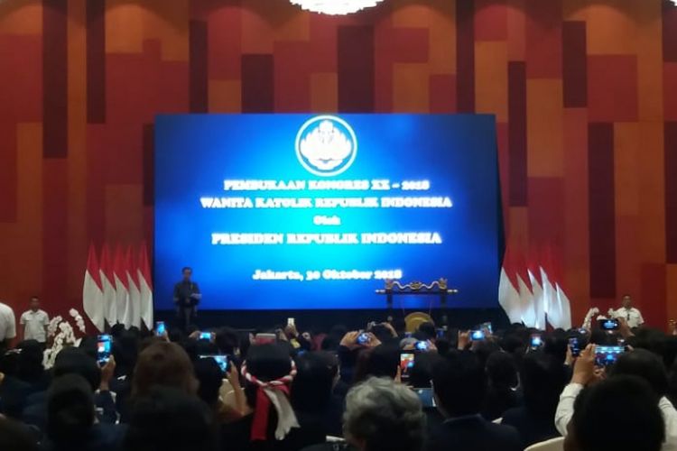 Presiden Jokowi saat menghadiri pembukaan Kongres ke-20 Wanita Katolik Republik Indonesia (WKRI) di Hotel Grand Mercure, Kemayoran, Jakarta Pusat, Selasa (30/10/2018). 