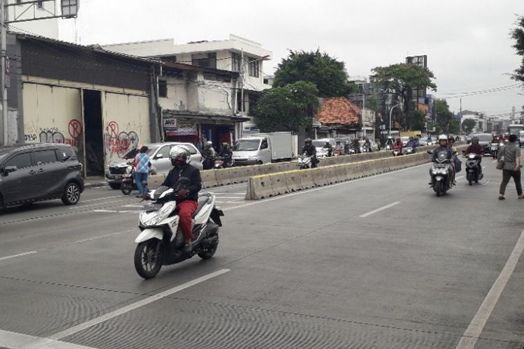 Kondisi Jalan Jatinegara Barat Raya lokasi pembunuhan seorang anggota TNI AD, Rabu (26/12/2018).