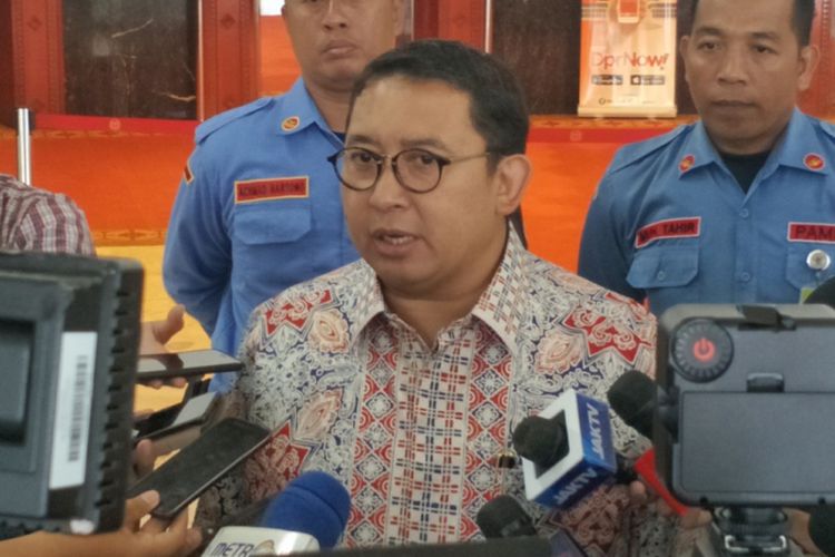 Anggota Dewan Pengarah Badan Pemenangan Nasional pasangan Prabowo Subianto-Sandiaga Uno (BPN) Fadli Zon di Kompleks Parlemen, Senayan, Jakarta, Selasa (26/2/2019).