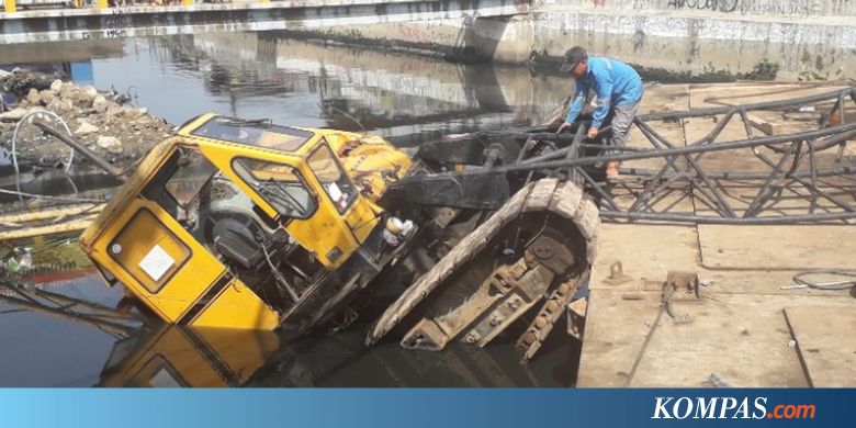 Crane Ambruk, Pembangunan Turap Kali Sentiong Dihentikan Sementara