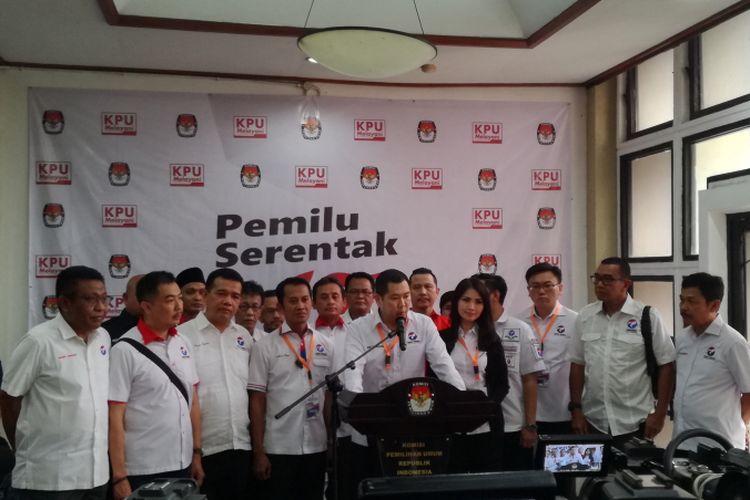 Ketua Umum Perindo Hary Tanoesoedibjo di gedung KPU, Jakarta, Selasa (17/7/3018)