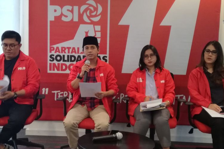 Sekjen PSI Raja Juli Antoni bersama petinggi partai dalam konferensi pers di DPP PSI, Jakarta, Kamis (18/10/2018)