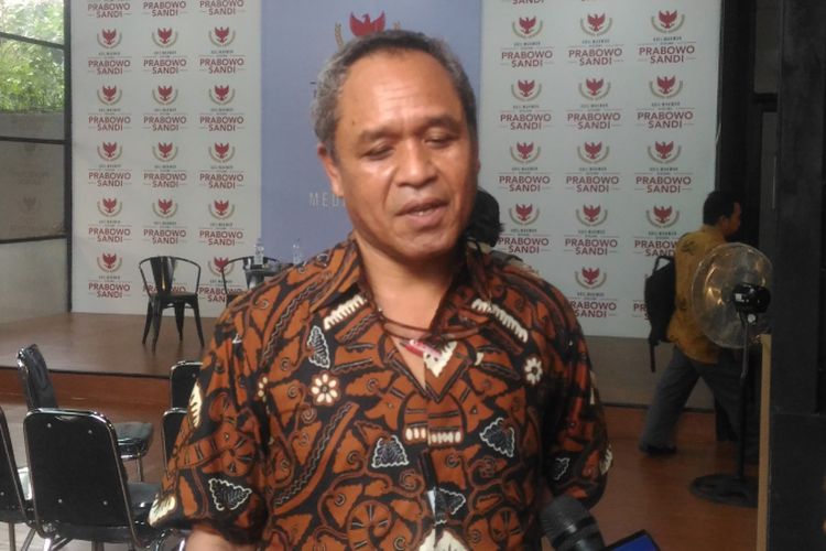 Ketua Dewan Pengurus Pusat (DPP) Partai Demokrat Benny K Harman seusai diskusi bertajuk Koalisi Bicara di Media Center Prabowo-Sandi, Jalan Sriwijaya, Jakarta, Selasa (8/1/2019). 