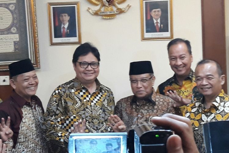 Ketua Umum Partai Golkar Airlangga Hartarto mengunjungi Ketua Umum PBNU KH Said Aqil Siradj di Kantor PBNU, Jumat (8/6/2018).