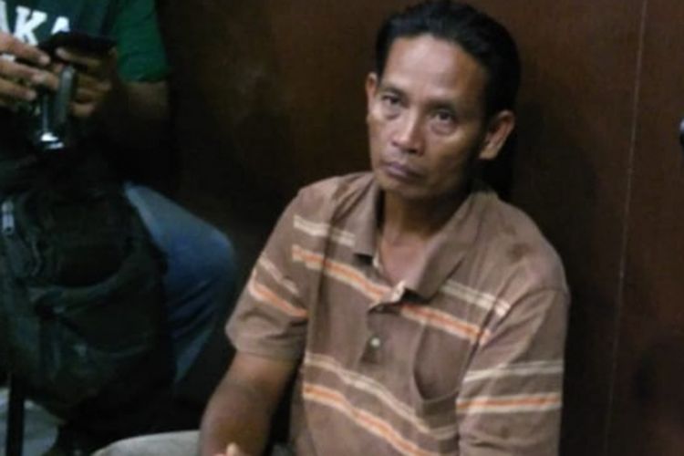 Rahmat (50) ojek online yang membuat laporan palsu ketika berada di Polresta Palembang, Kamis (8/11/2018). Rahmat sebelumnya membuat laporan di Polisi telah menjadi korban begal.