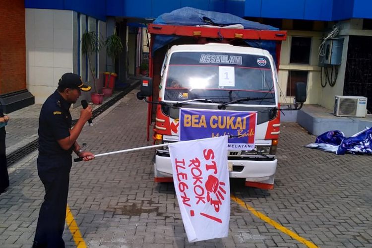 Kantor Pengawasan dan Pelayanan Bea Cukai (KPPBC) Tipe Madya Kudus, Jawa Tengah memusnahkan barang milik negara (BMN) seberat 15 ton, Rabu (12/12/2018). ‎