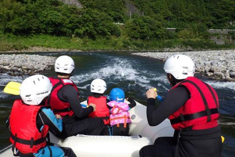 Rafting bisa dilakukan sepanjang tahun. Musim paling sibuk dari tempat berkemah ini adalah mulai musim semi hingga Golden Week. 