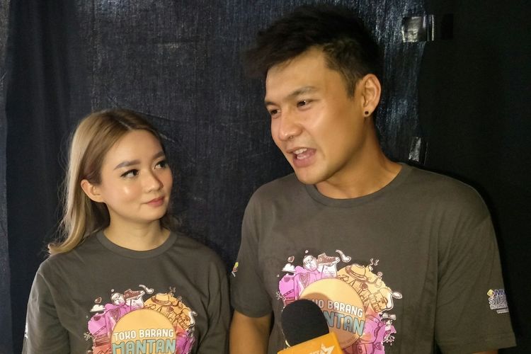 Artis peran Fendy Chow dan Stella Cornelia saat ditemui dalam jumpa pers film Toko Barang Mantan di Gedung MNC, Kebon Sirih, Jakarta Pusat, Rabu (12/6/2019).