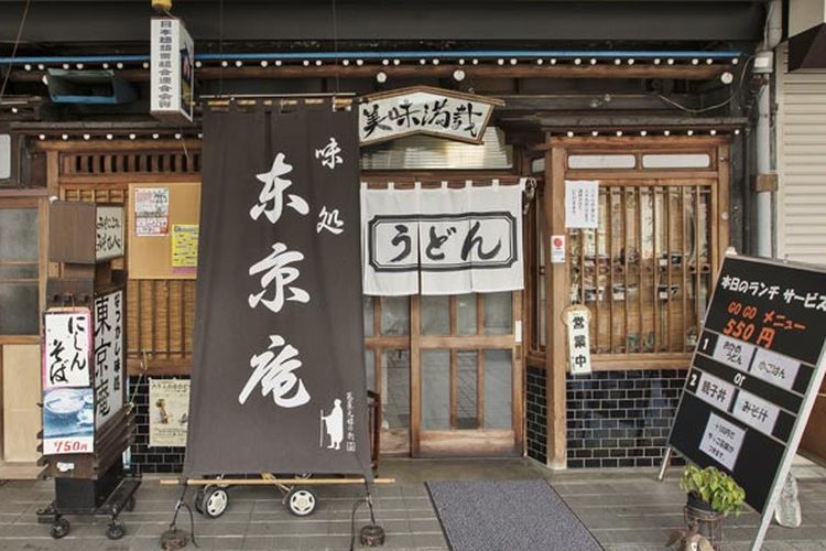 Restoran Tokyo-an yang terletak di Kota Ogaki, Prefektur Gifu, wisatawan bisa mencicipi udon otentik yang resepnya sudah ada sejak 1923.
