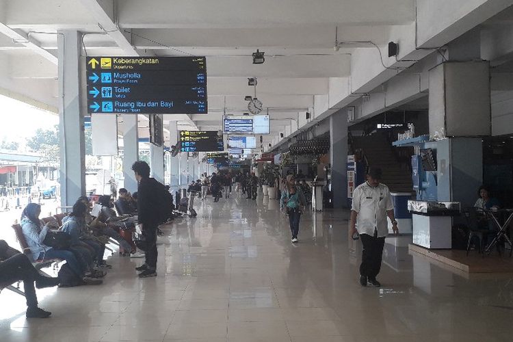 Suasana lobi Bandara Halim Perdanakusuma pada H-5 Lebaran, Jumat (31/5/2019).