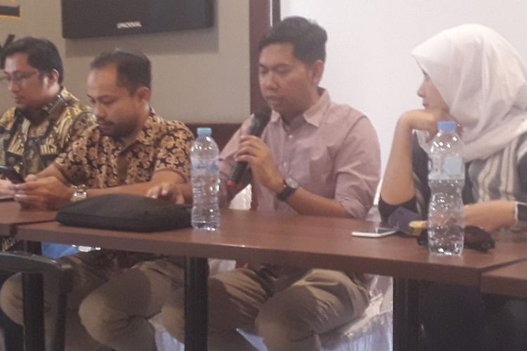 Direktur Pusat Kajian Pancasila dan Konstitusi Universitas Jember Bayu Dwi Anggoro berbicara dalam sebuah diskusi di Cikini, Jakarta Pusat, Selasa (30/7/2019).