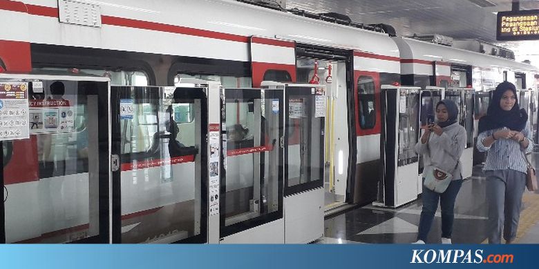 Naik LRT Jakarta Gratis, Warga Penasaran hingga Ajak Anak Berlibur