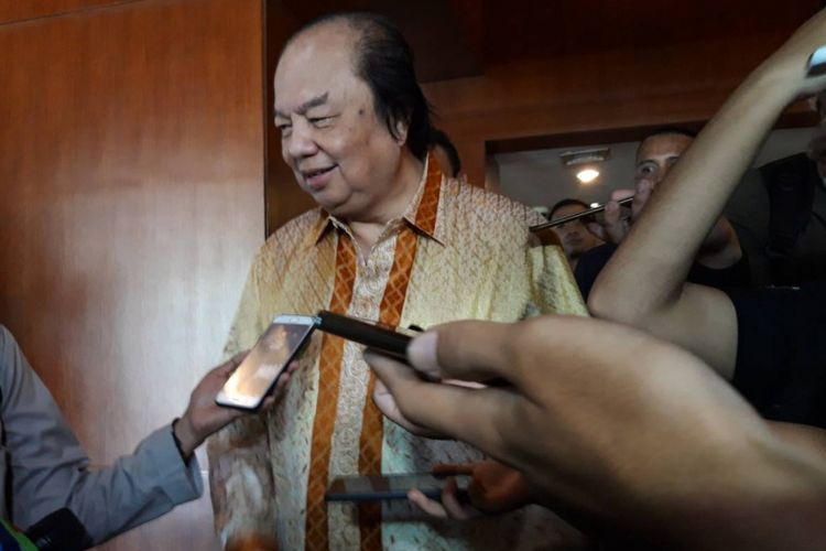 CEO Mayapada Group Dato Sri Tahir saat ditemui awak media di kawasan Bank Indoneisa, Senin (15/10/2018).