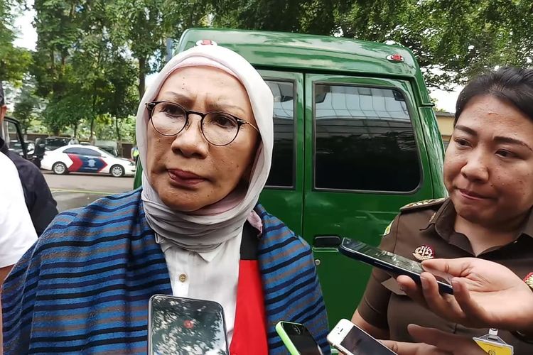 Ratna Sarumpaet Memberi keterangan ke Media sebelum kembali ditahan di Rutan Polda Metro Jaya pada Selasa (26/3/2019)