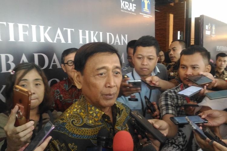 Menteri Koordinator Bidang Politik, Hukum, dan Keamanan (Menko Polhukam) Wiranto saat  di Hotel JS Luwansa, Jakarta Selatan, Senin (8/4/2019).   
