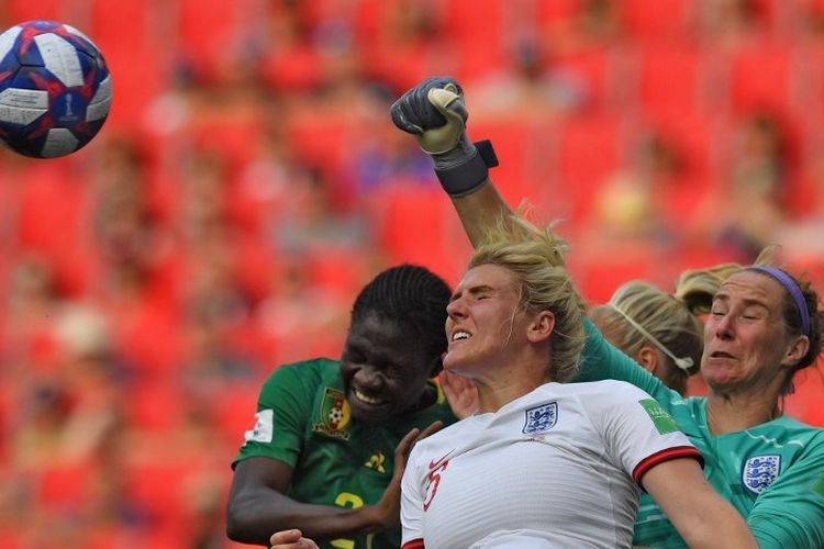 Pertandingan sepak bola putri antara Timnas Inggris vs Kamerun dalam lanjutan Piala Dunia Wanita 2019 di Valenciennes, 23 Juni 2019. 