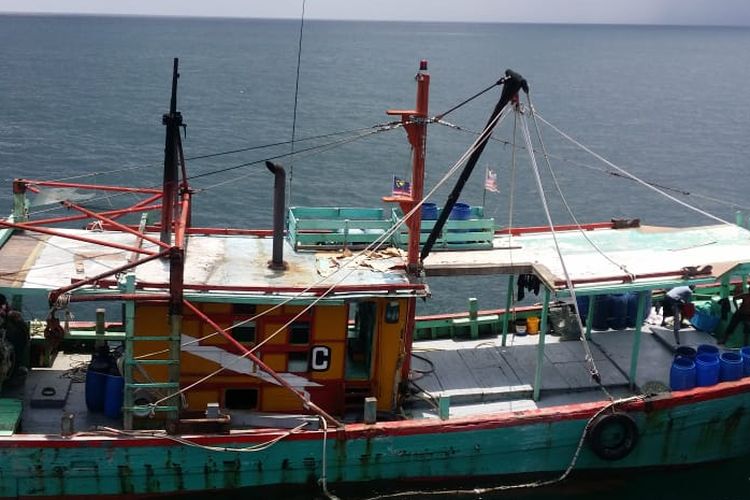 Kementerian Kelautan dan Perikanan (KKP) berhasil menangkap kapal ikan ilegal berbendera Malaysia yang melakukan penangkapan ikan di Wilayah Pengelolaan Perikanan Negara Republik Indonesia (WPP-NRI), Minggu (7/4/2019).
