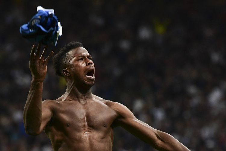 Keita Balde merayakan golnya dengan membuka baju pada pertandingan Inter Milan vs Empoli dalam lanjutan Liga Italia di Stadion Giuseppe Meazza, 26 Mei 2019. 