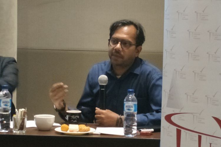 Pegiat isu Hak Asasi Manusia (HAM) sekaligus mantan Koordinator Komisi untuk Orang Hilang dan Korban Tindak Kekerasan (Kontras) Haris Azhar dalam sebuah diskusi di kawasan Thamrin, Jakarta Pusat, Senin (10/12/2018). 