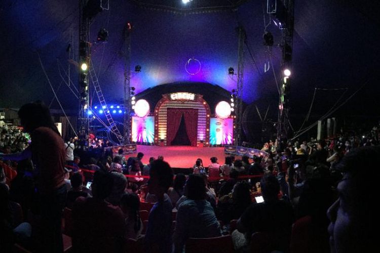 Ruang berlangsungnya atraksi sirkus yang menampung 1.100 orang pengunjung.