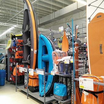 Peralatan olahraga air di Decathlon Alam Sutera