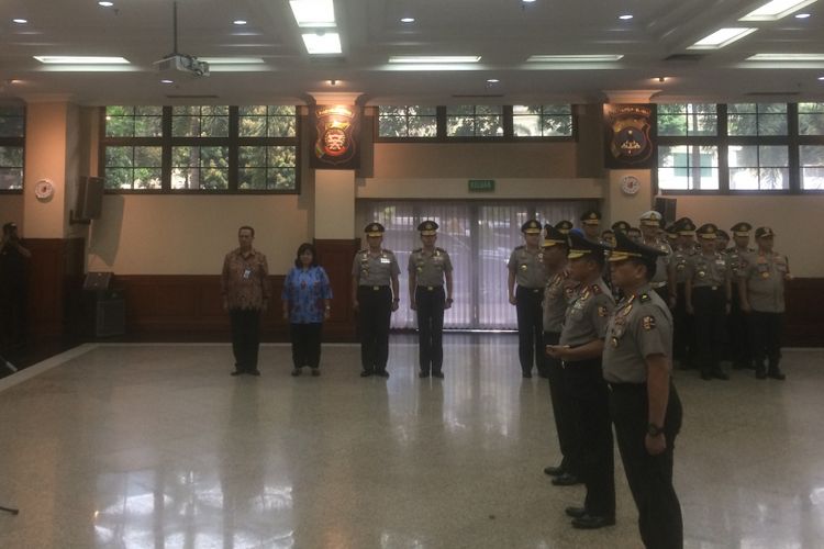 Kepala Kepolisian RI Jenderal Tito Karnavian memimpin upacara kenaikan pangkat sejumlah perwira tinggi di Gedung Rupatama Mabes Polri, Jakarta, Senin (28/1/2019).