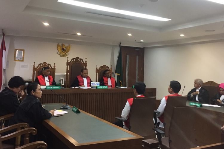 Rendy Bugis dan terdakwa lainnya di Pengadilan Negeri Jakarta Pusat, Senin (9/9/2019).