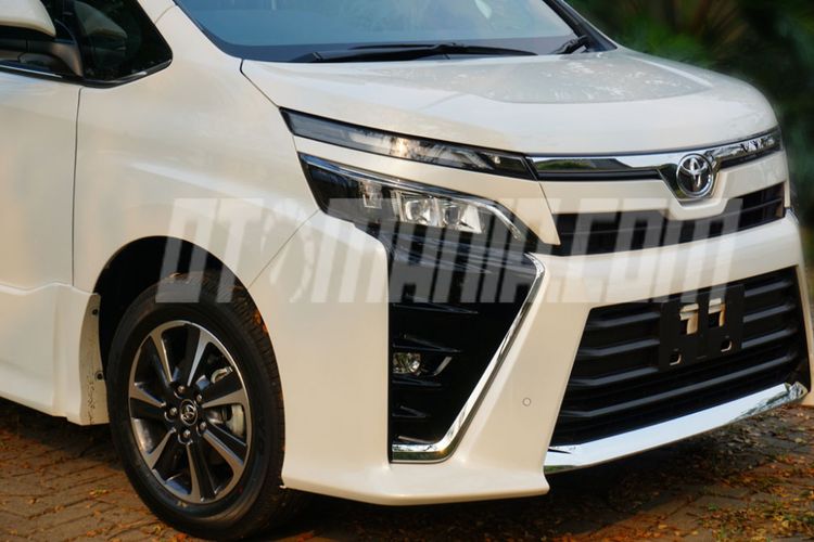 Penampakan eksterior Toyota Voxy, MPV terbaru dari Toyota