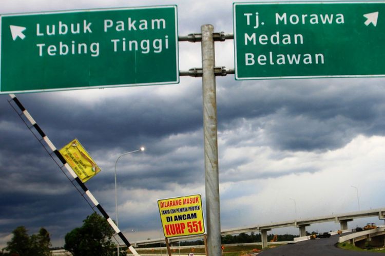 Jalan Tol Kualanamu - Seirampah sepanjang 41 kilometer menjadi jalur alternatif para pemudik meski statusnya masih uji coba, Rabu (14/6/2017)