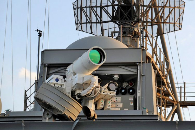 Laser Weapon System (LaWS) yang kini berada di atas kapal USS Ponce di Teluk Persia