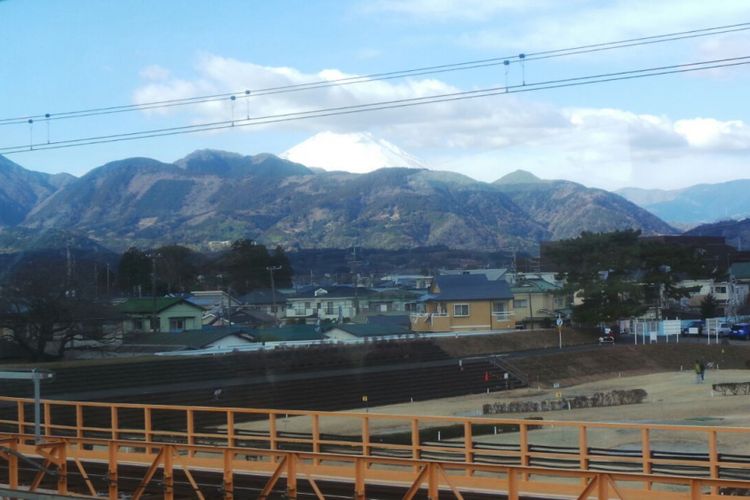 Pemandangan dalam perjalanan menuju Hakone, Jepang. 