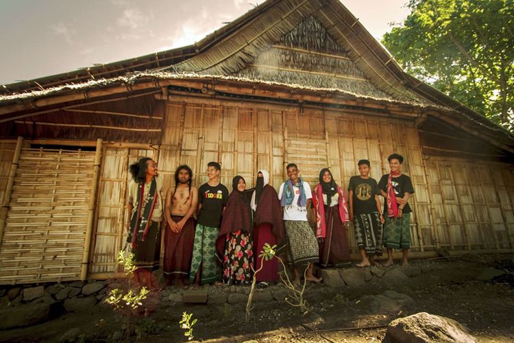 Kain tenun asal Tidore, Maluku Utara, yang sempat hilang ratusan tahun lalu, kini kembali dikembangkan melalui kelompok anak muda Yayasan Ngofa Tidore, Sabtu (19/01/2019).
