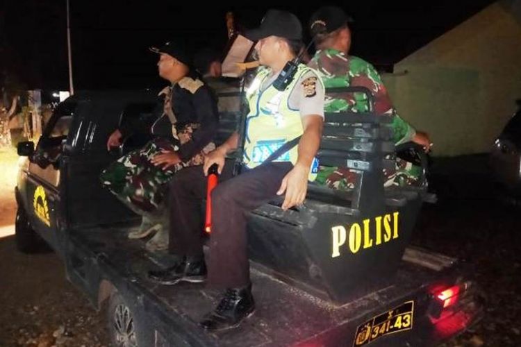 Gabungan TNI-Polri menggelar razia di kawasan lintas nasional Kota Idi, Kabupaten Aceh Timur, Senin (3/12/2018) dinihari