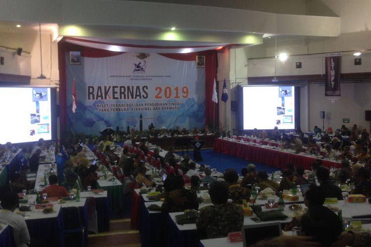 Suasana diskusi panel Rakernas Kemenristekdikti 2019 di Semarang, Jumat (4/1/2019). 