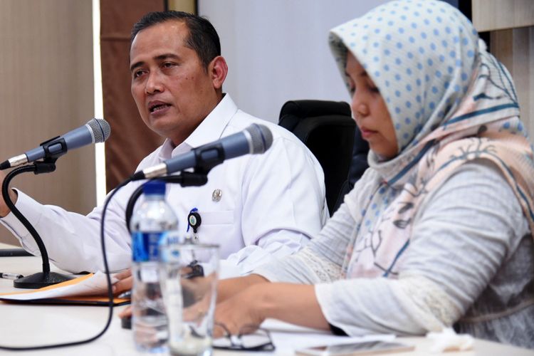 Kepala BPKAD Sumut Agus Tripriono mengadakan konferensi pers terkait pembayaran hutang bagi hasil di press room kantor gubernur Sumut, Rabu (27/2/2019)