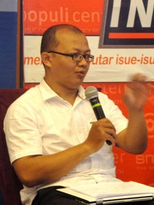 Peneliti ICW Emerson Yuntho dalam diskusi Perspektif Indonesia bertema KTP Diurus KPK, di kawasan Menteng, Jakarta Pusat, Sabtu (11/3/2017).
