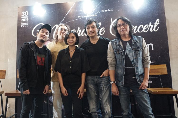 KLa Project bersama Midnight Quickie dalam jumpa pers Memorable Concert Love at The First Sight di kawasan Hang Tuah Raya, Jakarta Selatan, Jumat (8/3/2019)