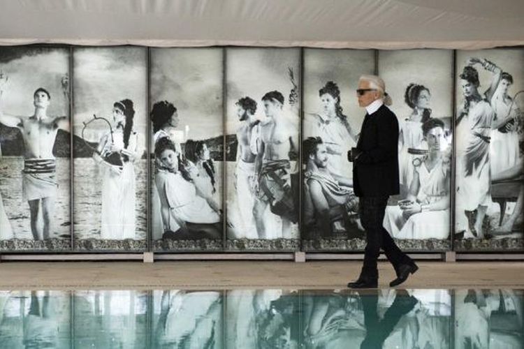 Desainer kelas wahid dunia, Karl Lagerfeld, semakin intensif terjun di bisnis dan industri hotel.