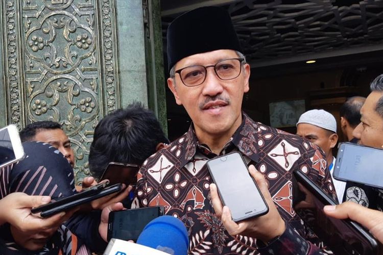 Deputi Gubernur Bank Indonesia (BI) Dody Budi Waluyo  ketika memberikan keterangan kepada awak media di Kompleks BI, Jakarta, Jumat (28/6/2019).