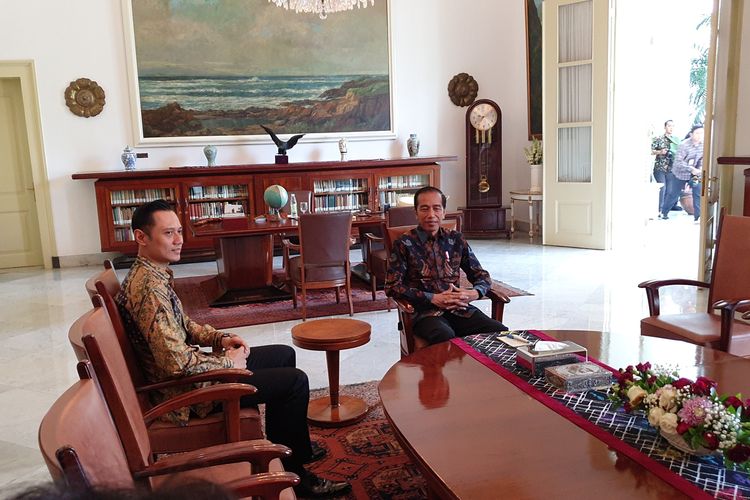 Presiden Joko Widodo bertemu Agus Harimurti Yudhoyono di Istana Bogor, Rabu (22/5/2019).