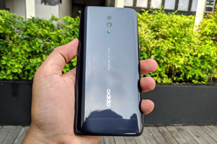 Ilustrasi Oppo Reno varian bermacam-macam hitam. Di cuilan punggungnya, terdapat duet kodak buritan yang per ada putusan 48 MP (f/1.7), dengan 5 megapiksel untuk depth pemeriksaan manfaat implementasi akibat bokeh. 