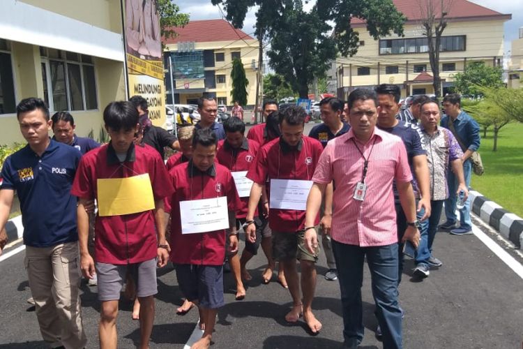 Tujuh kurir sabu yang ditangkap oleh jajaran Direktorat Reserse Narkoba Polda Sumatera Selatan, Jumat (22/2/2019).